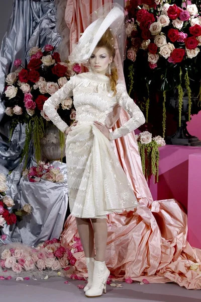 Look 10